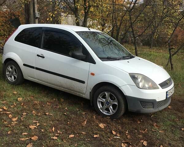 Белый Форд Фиеста, объемом двигателя 1.3 л и пробегом 268 тыс. км за 2950 $, фото 1 на Automoto.ua