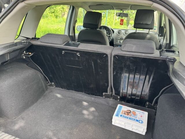 Белый Форд Фиеста, объемом двигателя 1.3 л и пробегом 171 тыс. км за 3400 $, фото 4 на Automoto.ua