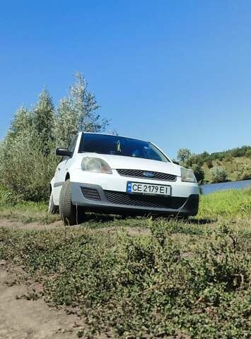 Белый Форд Фиеста, объемом двигателя 1.3 л и пробегом 246 тыс. км за 3700 $, фото 16 на Automoto.ua