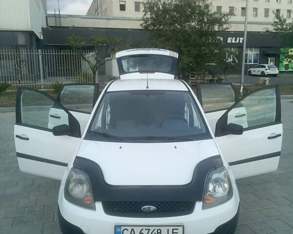 Форд Фиеста 2007 в Черкассах на Automoto.ua Белый Форд Фиеста, объемом двигателя 1.3 л и пробегом 235 тыс. км за 3600 $, фото 8 на Automoto.ua