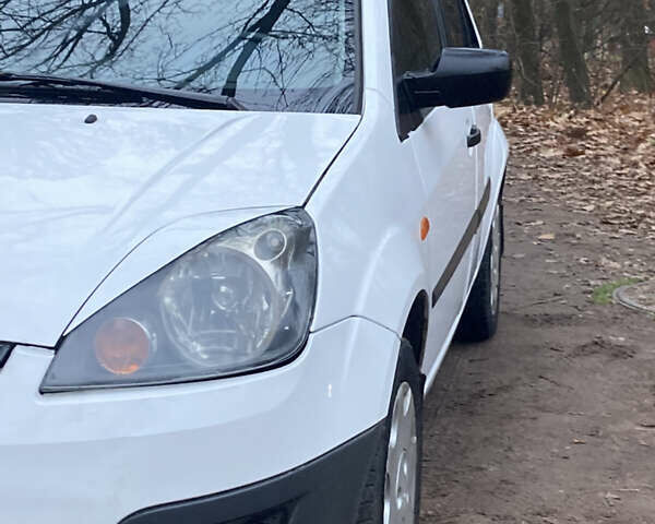 Белый Форд Фиеста, объемом двигателя 1.25 л и пробегом 277 тыс. км за 3350 $, фото 8 на Automoto.ua