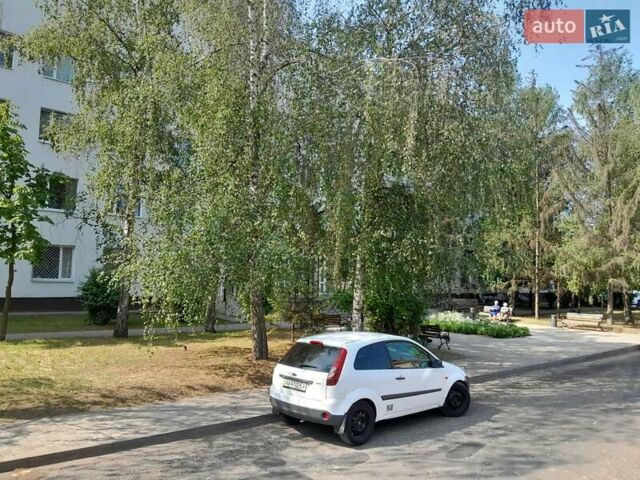 Білий Форд Фієста, об'ємом двигуна 1.4 л та пробігом 285 тис. км за 4000 $, фото 9 на Automoto.ua