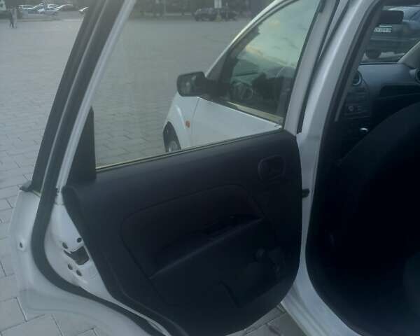 Форд Фиеста 2007 в Черкассах на Automoto.ua Белый Форд Фиеста, объемом двигателя 1.3 л и пробегом 235 тыс. км за 3600 $, фото 12 на Automoto.ua