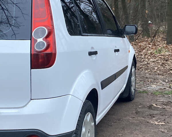 Белый Форд Фиеста, объемом двигателя 1.25 л и пробегом 277 тыс. км за 3350 $, фото 10 на Automoto.ua