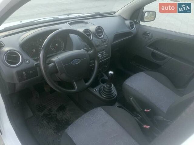 Форд Фиеста 2007 в Черкассах на Automoto.ua Белый Форд Фиеста, объемом двигателя 1.3 л и пробегом 235 тыс. км за 3600 $, фото 11 на Automoto.ua