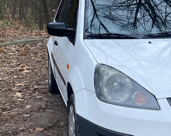 Белый Форд Фиеста, объемом двигателя 1.25 л и пробегом 277 тыс. км за 3350 $, фото 9 на Automoto.ua