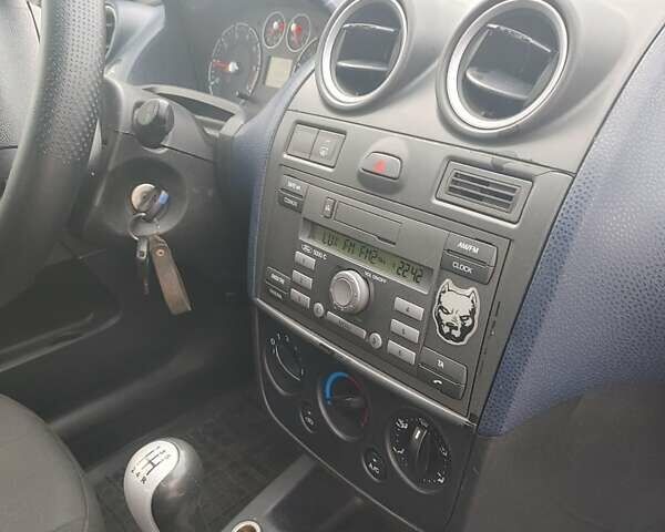 Белый Форд Фиеста, объемом двигателя 1.3 л и пробегом 186 тыс. км за 2799 $, фото 15 на Automoto.ua