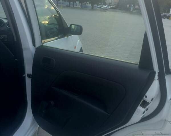 Форд Фиеста 2007 в Черкассах на Automoto.ua Белый Форд Фиеста, объемом двигателя 1.3 л и пробегом 235 тыс. км за 3600 $, фото 14 на Automoto.ua