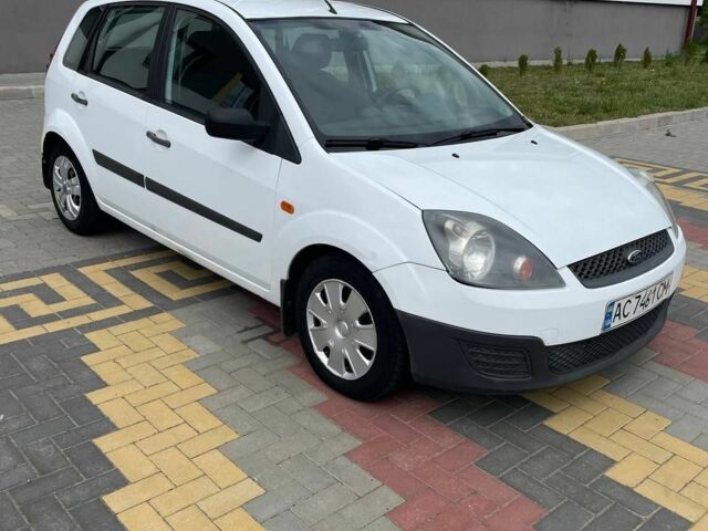 Білий Форд Фієста, об'ємом двигуна 2 л та пробігом 287 тис. км за 2800 $, фото 2 на Automoto.ua