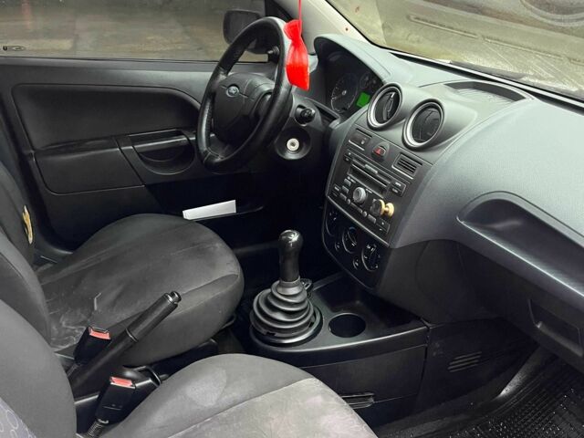 Белый Форд Фиеста, объемом двигателя 1.3 л и пробегом 228 тыс. км за 2899 $, фото 9 на Automoto.ua