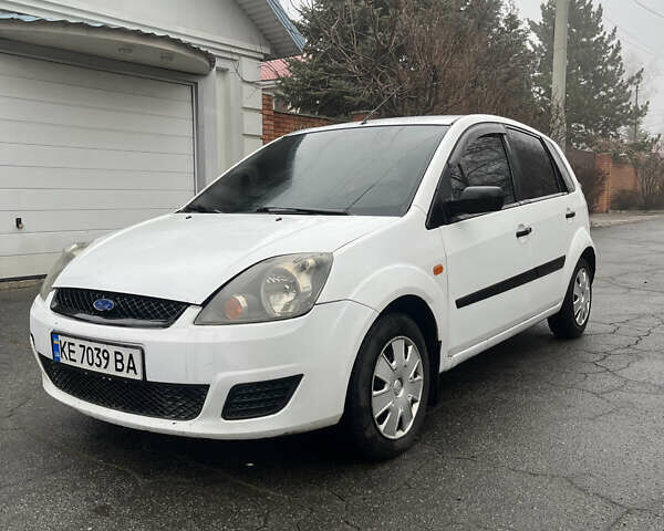 Белый Форд Фиеста, объемом двигателя 1.3 л и пробегом 228 тыс. км за 2899 $, фото 6 на Automoto.ua