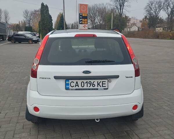 Белый Форд Фиеста, объемом двигателя 1.24 л и пробегом 185 тыс. км за 2950 $, фото 9 на Automoto.ua