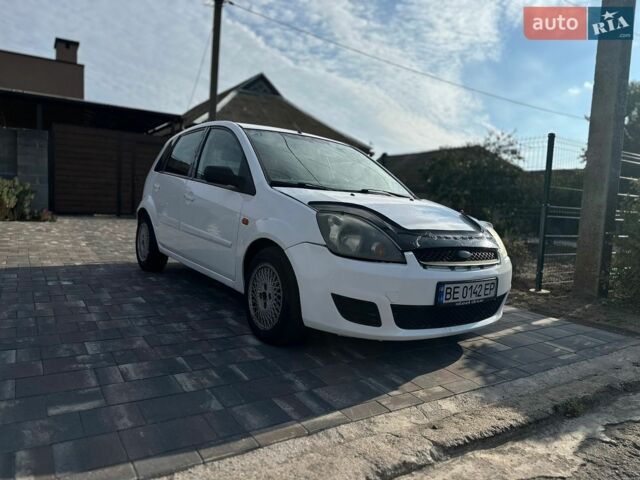 Білий Форд Фієста, об'ємом двигуна 1.2 л та пробігом 215 тис. км за 3300 $, фото 1 на Automoto.ua