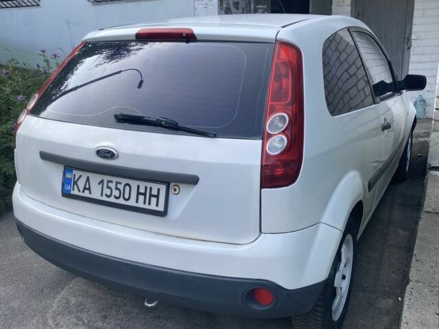 Білий Форд Фієста, об'ємом двигуна 1.3 л та пробігом 210 тис. км за 3199 $, фото 1 на Automoto.ua