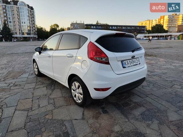 Белый Форд Фиеста, объемом двигателя 1.25 л и пробегом 253 тыс. км за 4900 $, фото 2 на Automoto.ua
