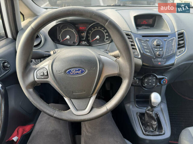 Белый Форд Фиеста, объемом двигателя 1.4 л и пробегом 181 тыс. км за 4600 $, фото 11 на Automoto.ua