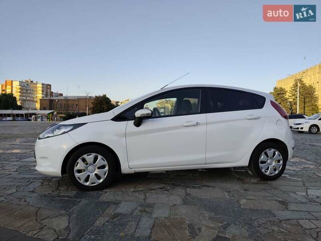 Белый Форд Фиеста, объемом двигателя 1.25 л и пробегом 253 тыс. км за 4900 $, фото 5 на Automoto.ua