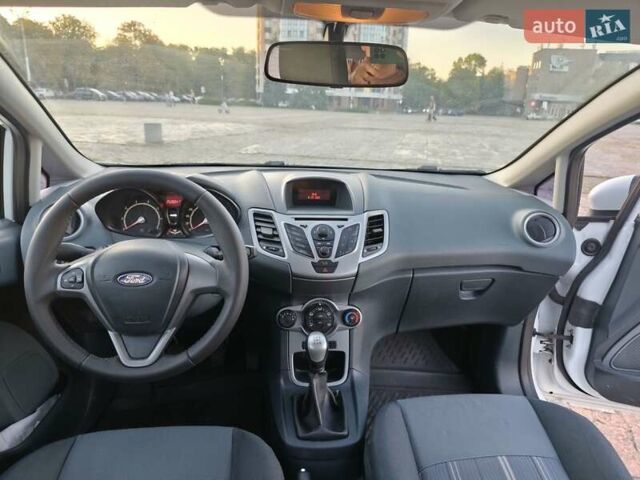 Белый Форд Фиеста, объемом двигателя 1.25 л и пробегом 253 тыс. км за 4900 $, фото 26 на Automoto.ua
