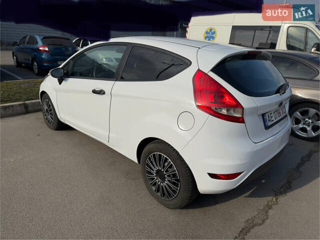 Белый Форд Фиеста, объемом двигателя 1.4 л и пробегом 181 тыс. км за 4600 $, фото 1 на Automoto.ua