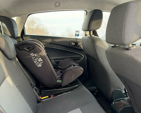 Білий Форд Фієста, об'ємом двигуна 1.24 л та пробігом 210 тис. км за 5100 $, фото 7 на Automoto.ua