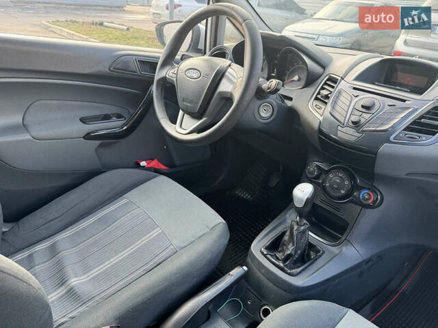 Белый Форд Фиеста, объемом двигателя 1.4 л и пробегом 181 тыс. км за 4600 $, фото 8 на Automoto.ua