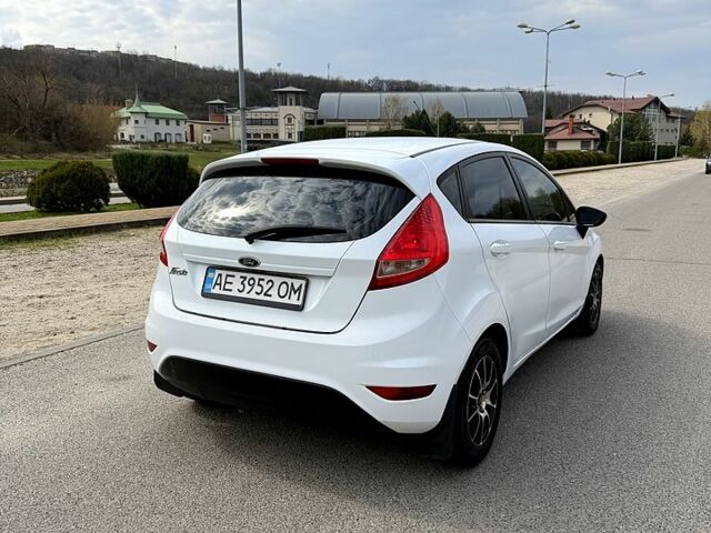 Белый Форд Фиеста, объемом двигателя 1.2 л и пробегом 226 тыс. км за 4599 $, фото 2 на Automoto.ua
