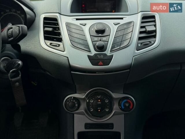 Белый Форд Фиеста, объемом двигателя 1.25 л и пробегом 226 тыс. км за 4699 $, фото 10 на Automoto.ua