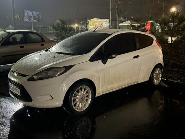 Белый Форд Фиеста, объемом двигателя 1.4 л и пробегом 230 тыс. км за 4700 $, фото 2 на Automoto.ua