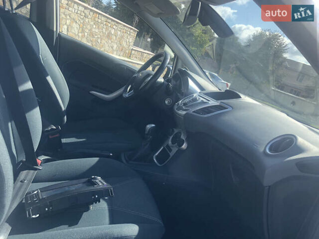 Білий Форд Фієста, об'ємом двигуна 1.25 л та пробігом 180 тис. км за 5500 $, фото 5 на Automoto.ua