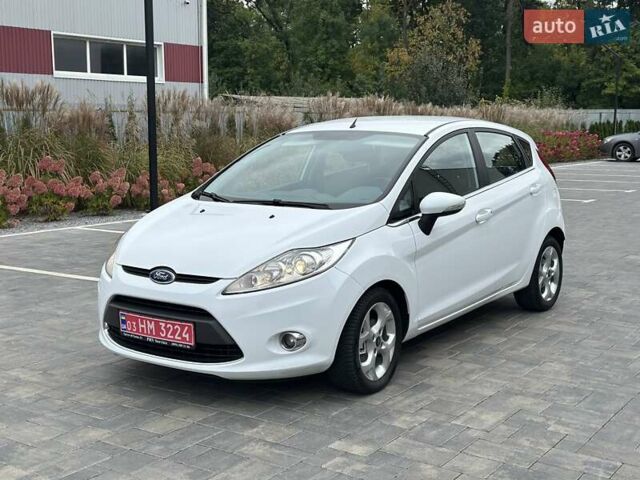 Белый Форд Фиеста, объемом двигателя 1.4 л и пробегом 181 тыс. км за 7950 $, фото 1 на Automoto.ua