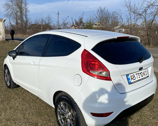Белый Форд Фиеста, объемом двигателя 1.56 л и пробегом 253 тыс. км за 5200 $, фото 4 на Automoto.ua