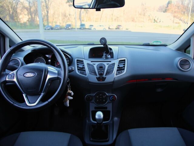 Білий Форд Фієста, об'ємом двигуна 1.2 л та пробігом 215 тис. км за 5500 $, фото 11 на Automoto.ua