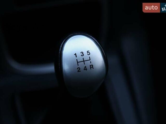 Білий Форд Фієста, об'ємом двигуна 1.2 л та пробігом 215 тис. км за 5500 $, фото 17 на Automoto.ua