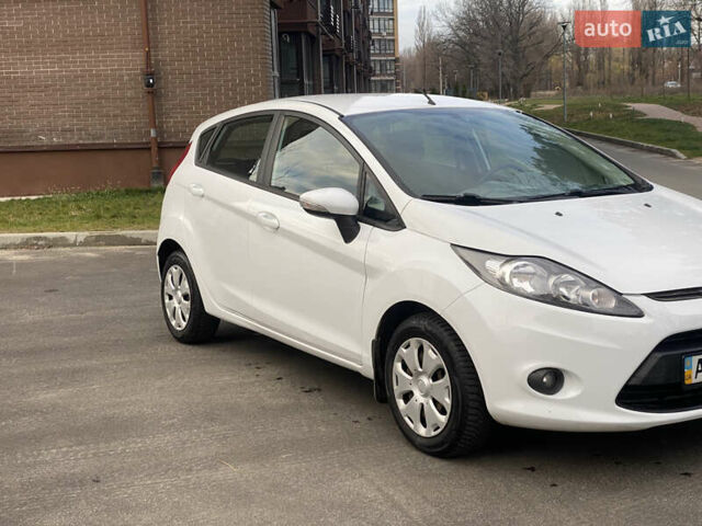 Білий Форд Фієста, об'ємом двигуна 1.39 л та пробігом 158 тис. км за 6800 $, фото 7 на Automoto.ua