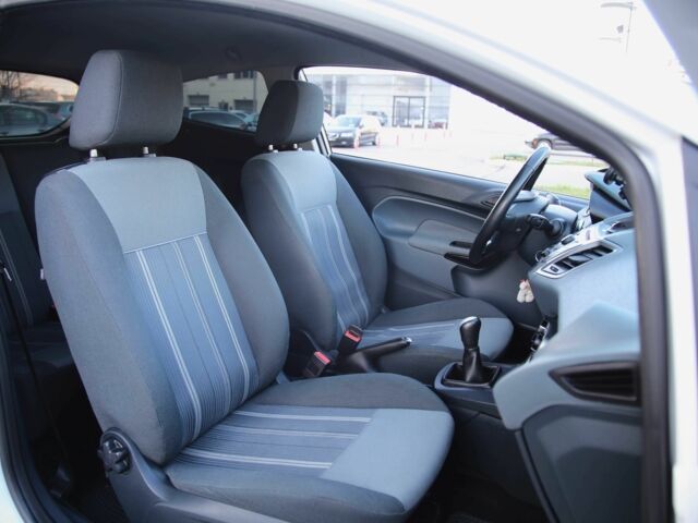 Білий Форд Фієста, об'ємом двигуна 1.2 л та пробігом 215 тис. км за 5500 $, фото 8 на Automoto.ua