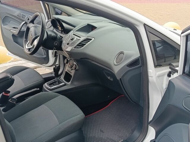 Білий Форд Фієста, об'ємом двигуна 1.4 л та пробігом 131 тис. км за 7000 $, фото 13 на Automoto.ua