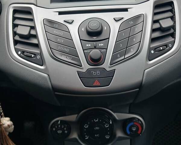 Білий Форд Фієста, об'ємом двигуна 1.2 л та пробігом 160 тис. км за 4700 $, фото 16 на Automoto.ua