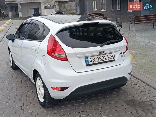 Білий Форд Фієста, об'ємом двигуна 1.4 л та пробігом 131 тис. км за 7000 $, фото 17 на Automoto.ua
