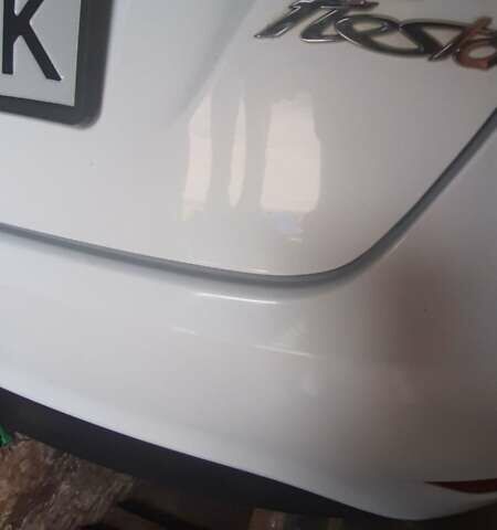 Белый Форд Фиеста, объемом двигателя 1.25 л и пробегом 147 тыс. км за 5800 $, фото 2 на Automoto.ua