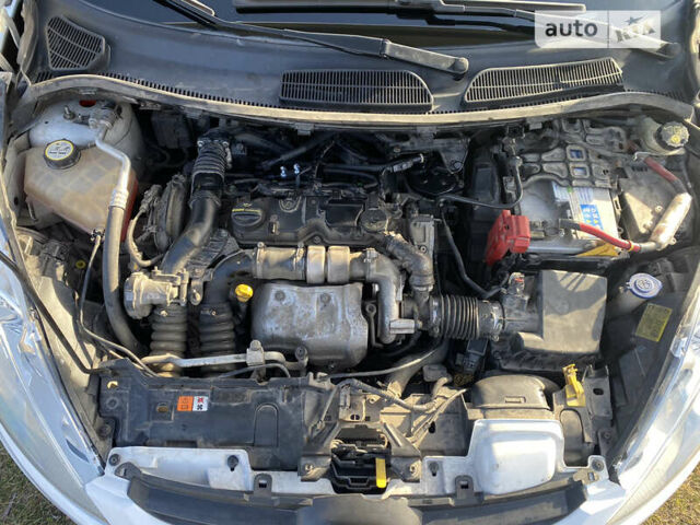 Белый Форд Фиеста, объемом двигателя 1.56 л и пробегом 253 тыс. км за 5200 $, фото 14 на Automoto.ua