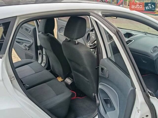 Білий Форд Фієста, об'ємом двигуна 1.4 л та пробігом 131 тис. км за 7000 $, фото 1 на Automoto.ua