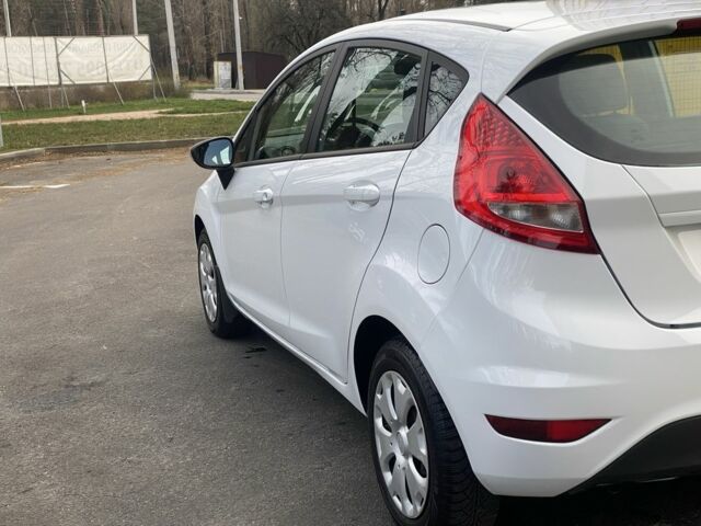Білий Форд Фієста, об'ємом двигуна 1.4 л та пробігом 158 тис. км за 6800 $, фото 7 на Automoto.ua