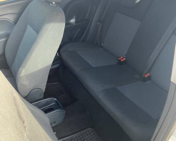 Белый Форд Фиеста, объемом двигателя 1.56 л и пробегом 253 тыс. км за 5200 $, фото 12 на Automoto.ua