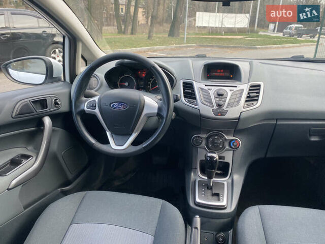 Білий Форд Фієста, об'ємом двигуна 1.39 л та пробігом 158 тис. км за 6800 $, фото 15 на Automoto.ua