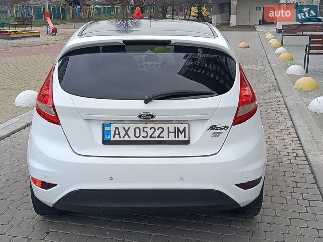 Білий Форд Фієста, об'ємом двигуна 1.4 л та пробігом 131 тис. км за 7000 $, фото 15 на Automoto.ua