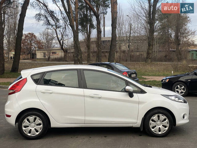 Білий Форд Фієста, об'ємом двигуна 1.39 л та пробігом 158 тис. км за 6800 $, фото 12 на Automoto.ua