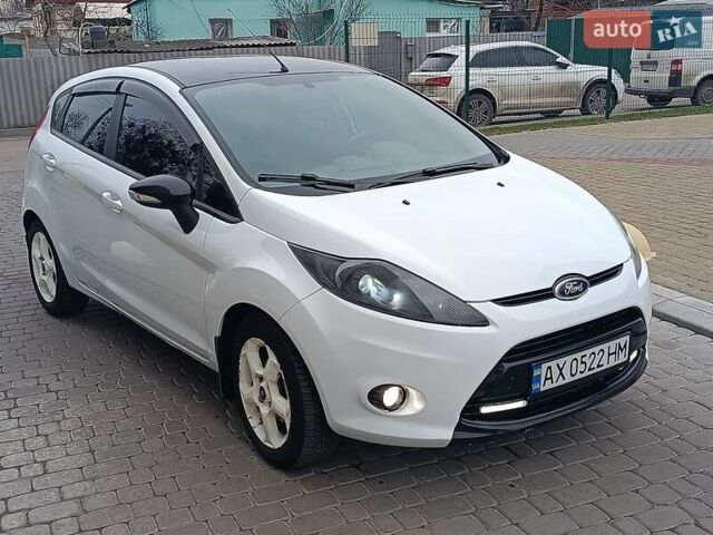 Білий Форд Фієста, об'ємом двигуна 1.4 л та пробігом 131 тис. км за 7000 $, фото 28 на Automoto.ua