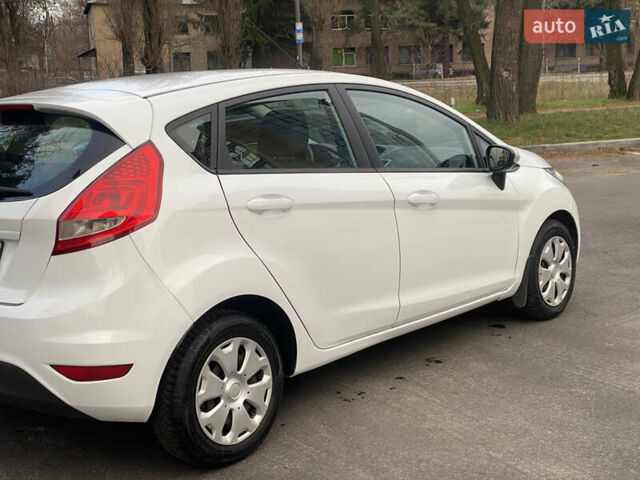 Білий Форд Фієста, об'ємом двигуна 1.39 л та пробігом 158 тис. км за 6800 $, фото 10 на Automoto.ua