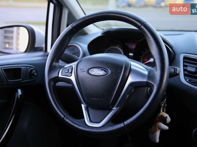 Білий Форд Фієста, об'ємом двигуна 1.2 л та пробігом 215 тис. км за 5500 $, фото 12 на Automoto.ua