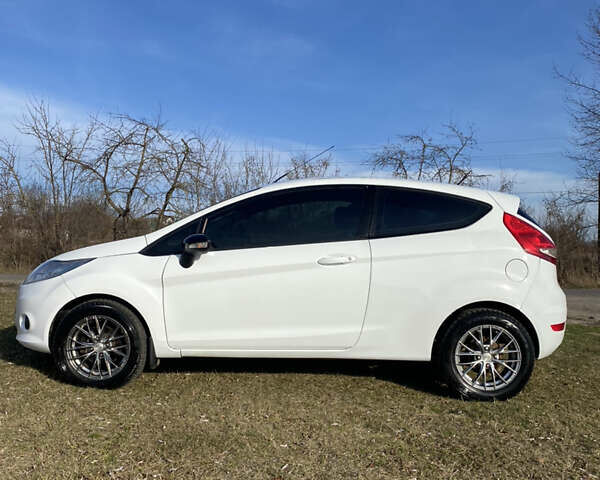 Белый Форд Фиеста, объемом двигателя 1.56 л и пробегом 253 тыс. км за 5200 $, фото 7 на Automoto.ua